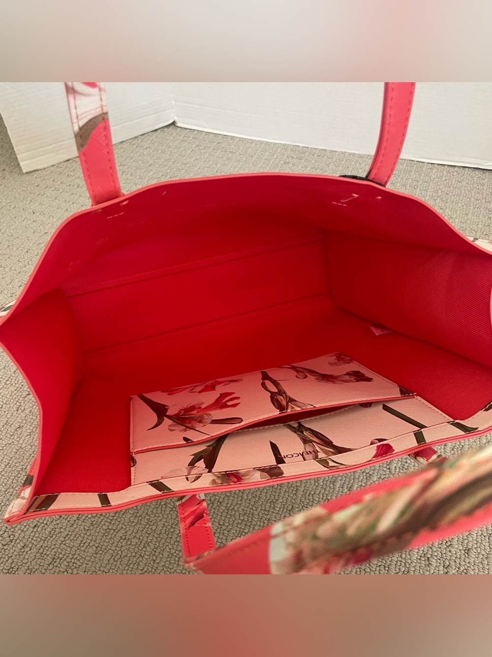 Ted Baker’s floral large tote - Picture 4 of 7